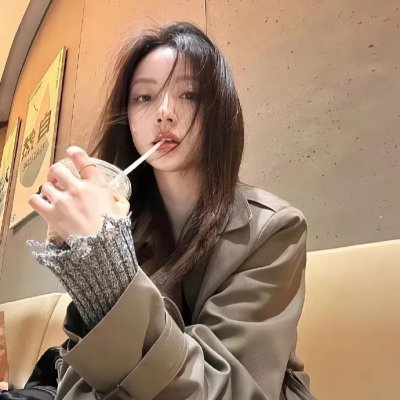 她来自胡志明市